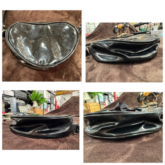 Cute black patent corset heart crossbody bag - Picture 2 of 4